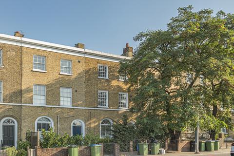 Blackheath Road, Greenwich 2 bed duplex for sale