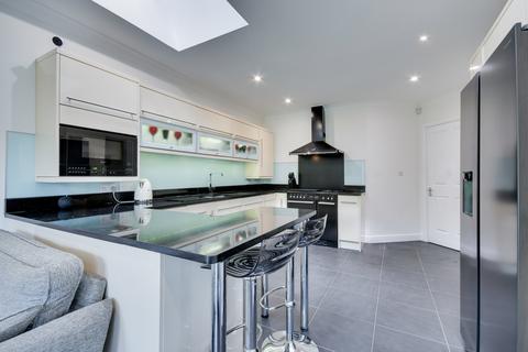 Tapley Road, Newland Spring, Chelmsford 5 bed link detached house for sale