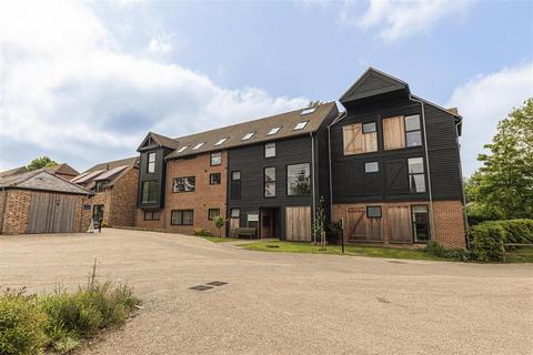 Canterbury Road, Wingham, Canterbury CT3 2 bed flat for sale