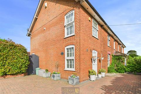 Cricketers Row, Herongate, Brentwood... 3 bed semi