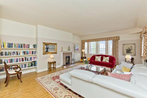 13 Murrayfield Drive, Edinburgh, EH12... 3 bed flat for sale
