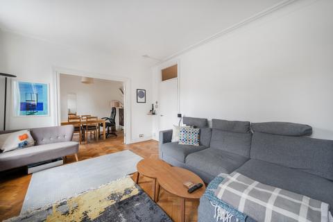 Mandeville Court, Finchley Road... 3 bed apartment for sale