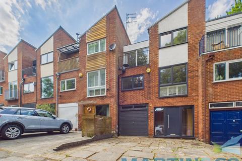 Grange Weint, Gatacre, Liverpool 3 bed townhouse for sale