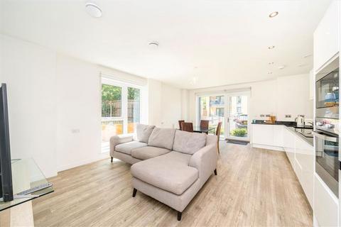 Bowen Drive, London SE7 3 bed flat for sale