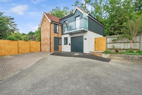 Junction Place, Wey Hill, Haslemere 2 bed detached house for sale