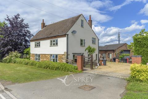 Waltham Road, Melton Mowbray LE14 4 bed detached house for sale