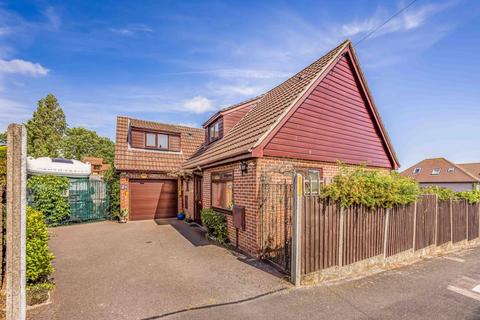 Glebe Park Avenue, Havant 3 bed detached house for sale