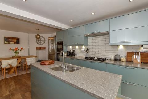 Well Street, Maidstone ME15 3 bed semi