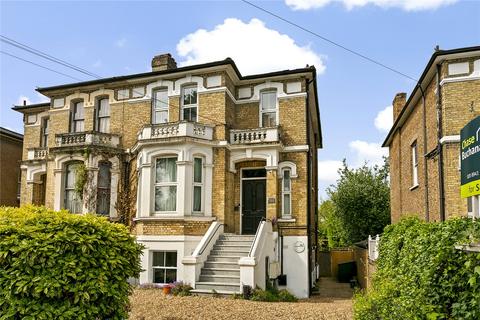 Uxbridge Road, Hampton Hill 2 bed apartment for sale