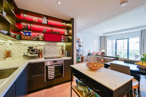 Globe House, Docklands, London, E14 2 bed flat for sale