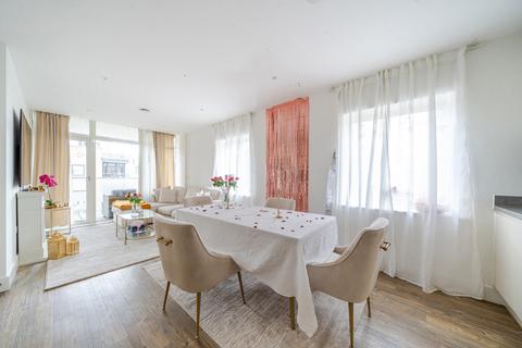 Frazer Nash Close, Isleworth 2 bed apartment for sale