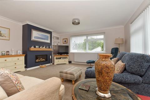 Kingfisher Way, Horsham, West Sussex 3 bed detached bungalow for sale