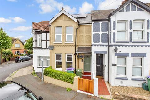 Station Road, Folkestone CT19 2 bed terraced house for sale