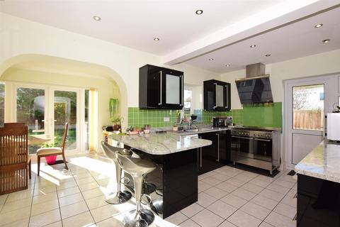 Lonsdale Avenue, Margate CT9 4 bed detached house