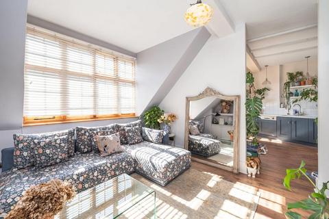 Swains Lane, Highgate 3 bed flat for sale