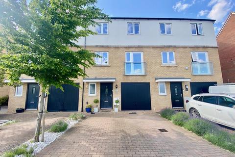 Kite Way, Hampton Vale, Peterborough 5 bed house for sale