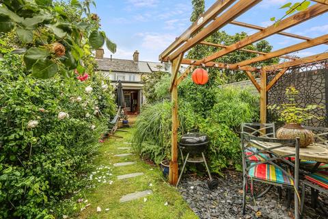 Bloxham Crescent, Hampton TW12 3 bed house for sale