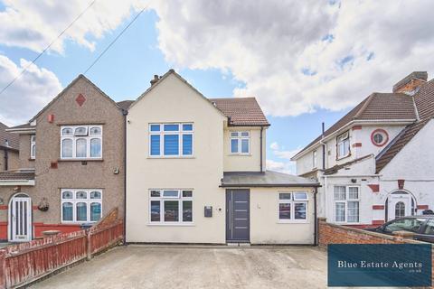 5 bedroom semi-detached house for sale