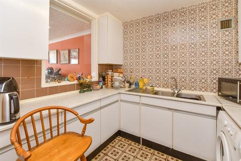 West Terrace, Folkestone, Kent 2 bed flat for sale