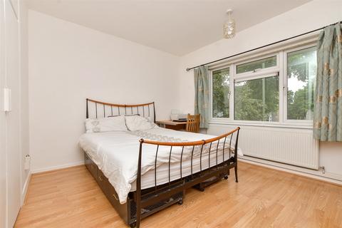 Park Lane, Wallington SM6 2 bed flat for sale