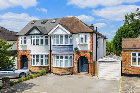 Ravensfield Gardens, Stoneleigh KT19 3 bed semi