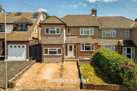 Fairview Close, Chigwell, IG7 3 bed semi