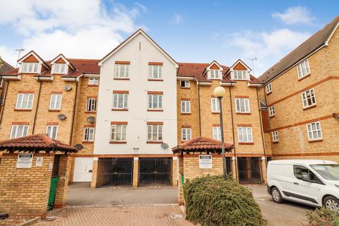 Highgrove Mews, Grays RM17 2 bed apartment for sale