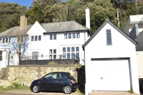 41 Radnor Cliff, Folkestone, CT20 4 bed semi