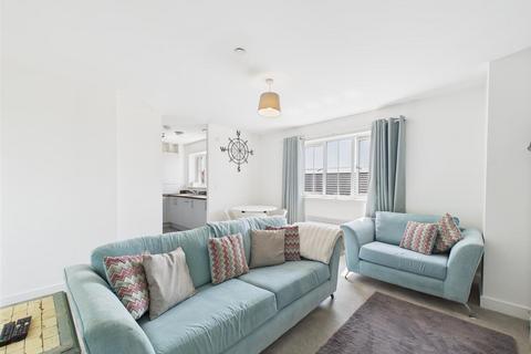 Keepsake Way, Aylesbury HP18 2 bed flat for sale