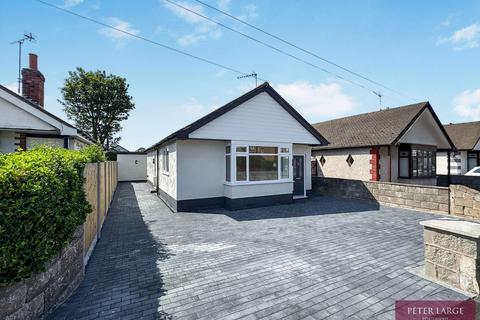 39 Dyserth Road, Rhyl, Denbighshire... 2 bed detached bungalow for sale