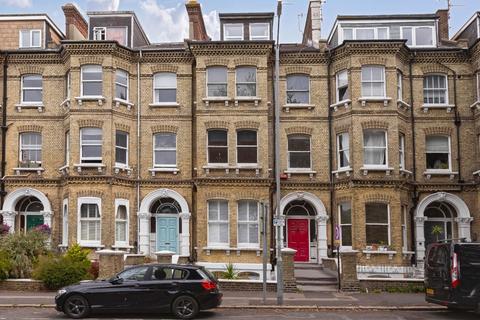 Cromwell Road, Hove 2 bed apartment for sale