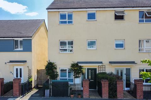 Tillhouse Road, Cranbrook 4 bed end of terrace house for sale