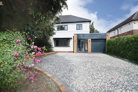 Kidderminster Road South, Hagley... 3 bed semi