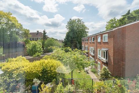 College Road, Dulwich, London, SE21 3 bed maisonette for sale