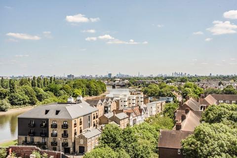 Mortlake High Street, London SW14 2 bed flat for sale