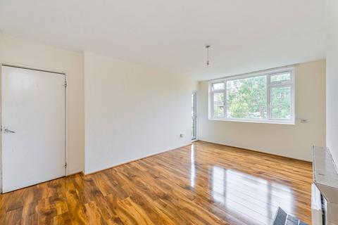 Patmore Estate, Nine Elms, London, SW8 4 bed maisonette for sale