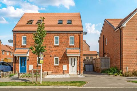 Jockey Way, Andover, SP11 6QA 3 bed semi