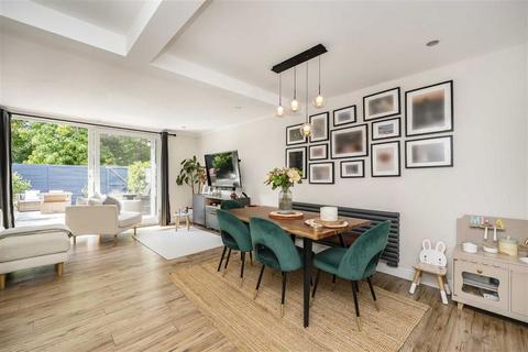 Dowdeswell Close, London SW15 3 bed terraced house for sale