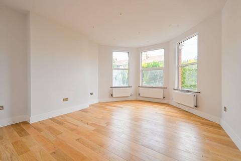 Marlborough Road, Bounds Green... 2 bed flat for sale