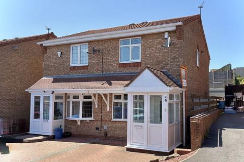 Harvest Close, UPPER GORNAL, DY3 2HT 2 bed semi