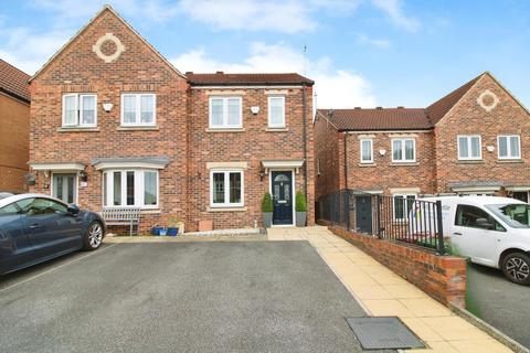 Holywell Avenue, West Yorkshire WF10 2 bed semi