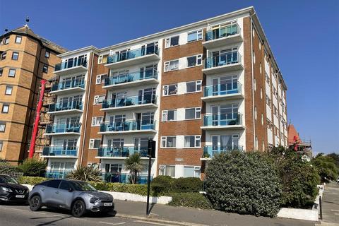 Kingsway, Hove BN3 3 bed apartment for sale