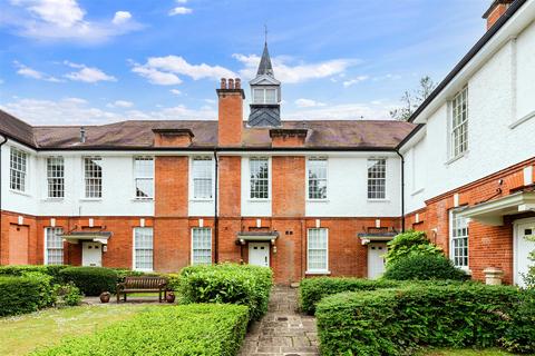 South View, Epsom 2 bed flat for sale