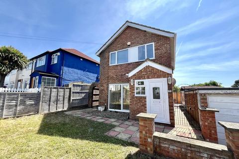 Roebuck Road, Chessington, Surrey.... 3 bed detached house for sale
