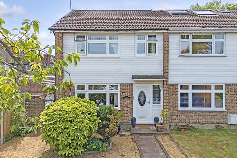 Peel Way, Harold Wood, RM3 3 bed end of terrace house for sale