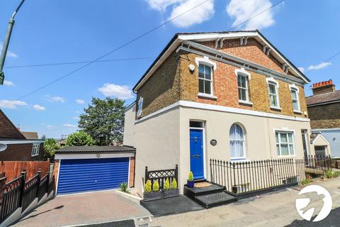 Halt Robin Road, Belvedere, DA17 5 bed semi