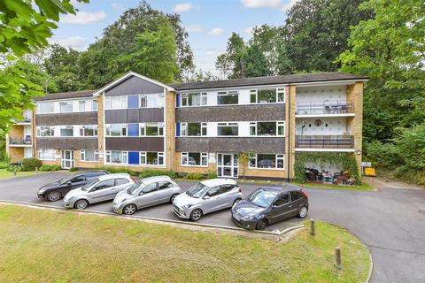 Trenholme Court, Caterham CR3 2 bed flat for sale