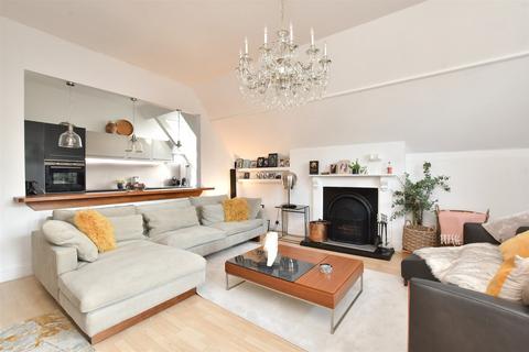 Undercroft, Reigate RH2 2 bed apartment for sale