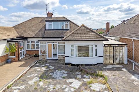 Arlington Gardens, Romford, RM3 2 bed bungalow for sale