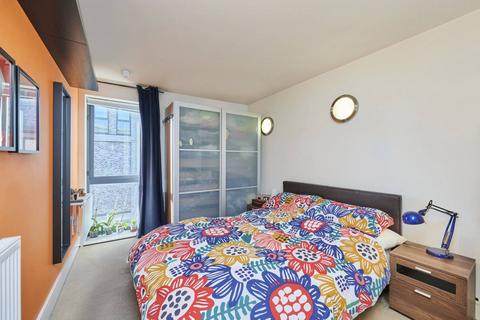 Mercury House, Canning Town, London, E16 2 bed flat for sale